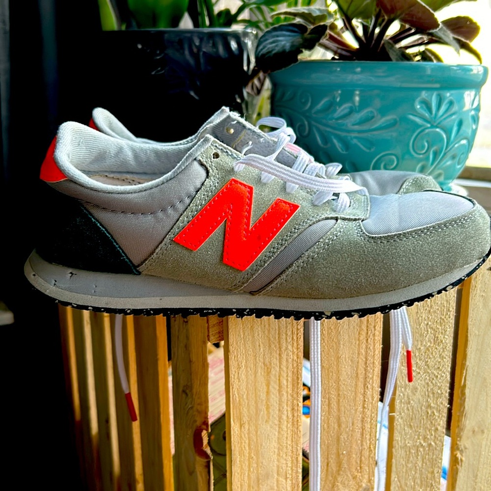 New Balance 420 sneakers